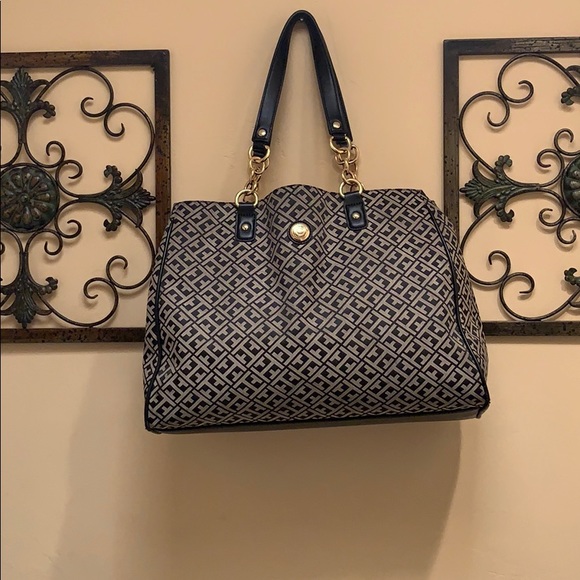 Tommy Hilfiger Handbags - Tommy Hilfiger Tote